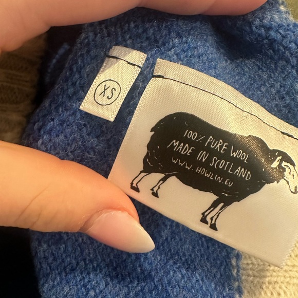 Howlin’ sweater - Picture 4 of 7